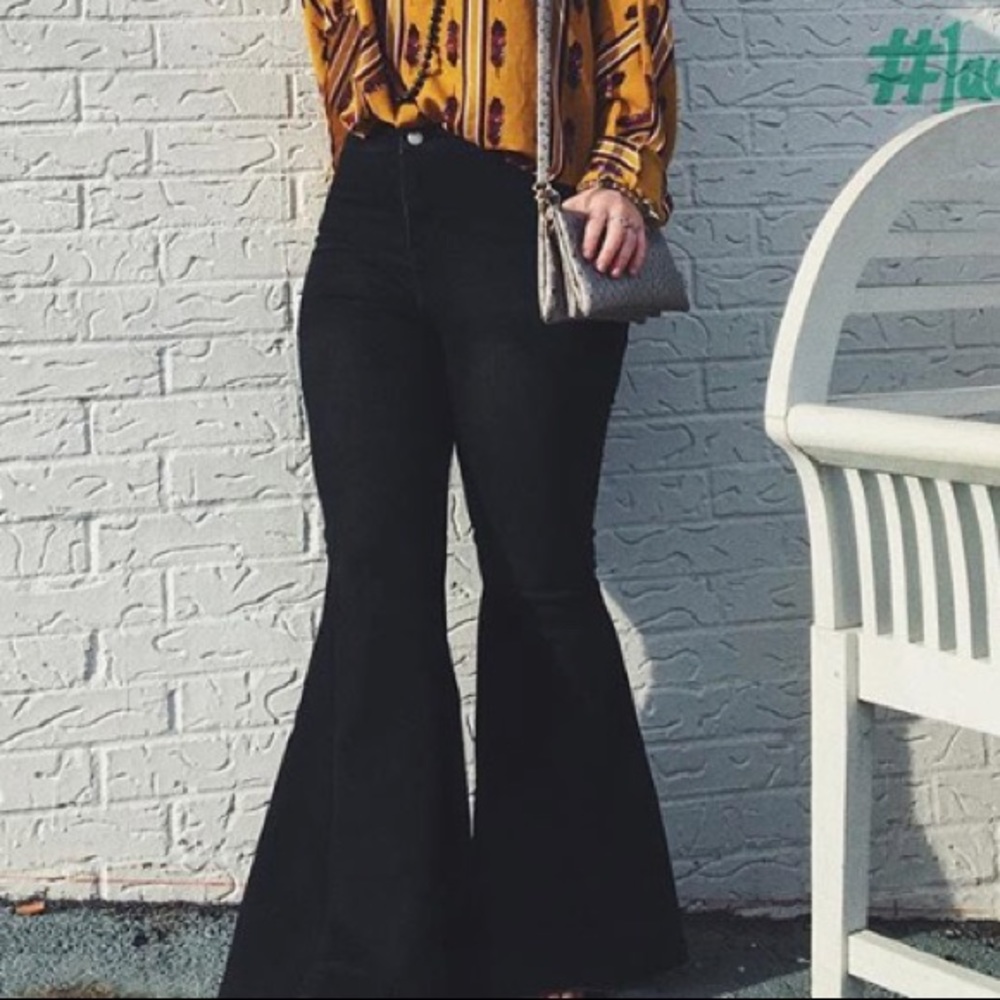 🌵ADORABLE BOUTIQUE BLACK BELL BOTTOMS🌵